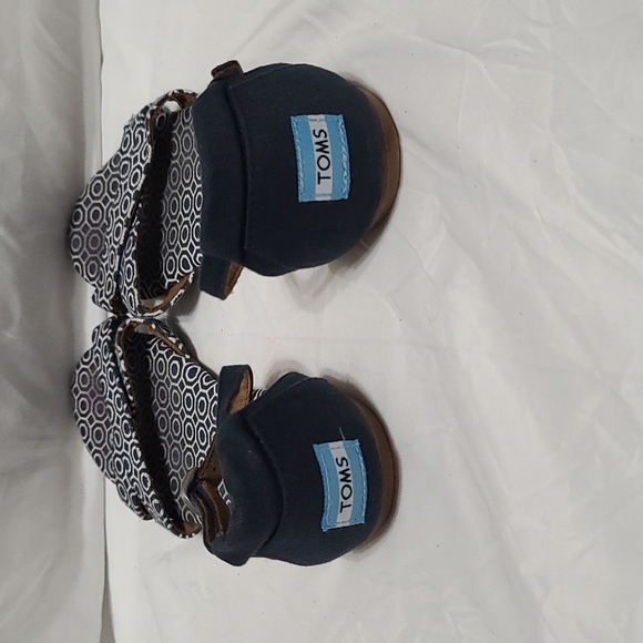 Toms Sandals co-op Johnathan Adler 7 - Picture 2 of 3